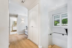 Umbau EFH Uitikon Gang OG Treppe
